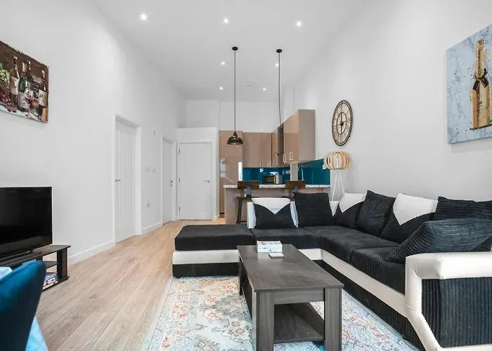 Contemporary 1 Bedroom Apartment In Central Woking