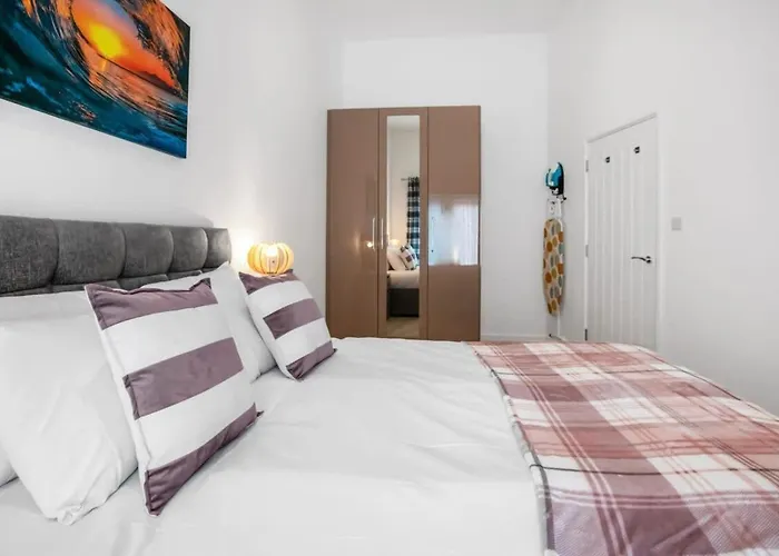 Contemporary 1 Bedroom Apartment In Central Woking