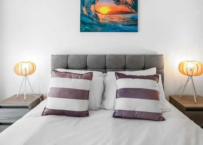 Contemporary 1 Bedroom Apartment In Central Woking