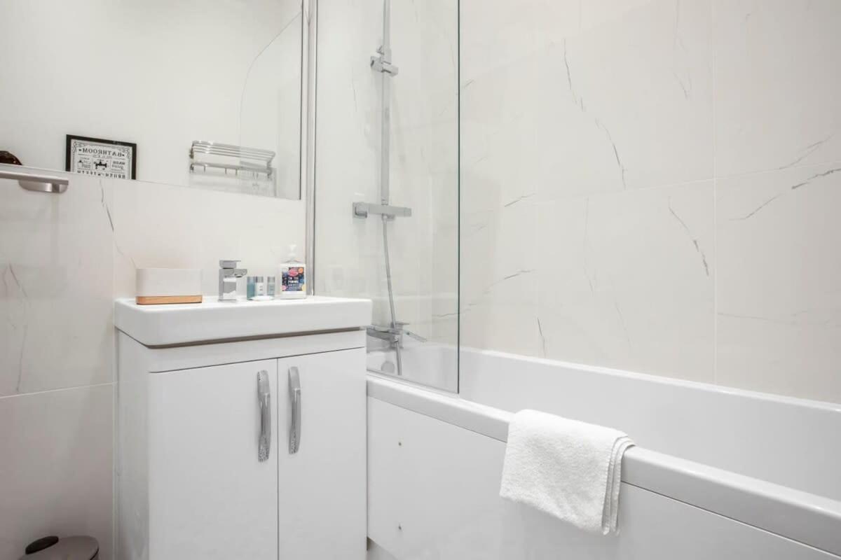 Contemporary 1 Bedroom In