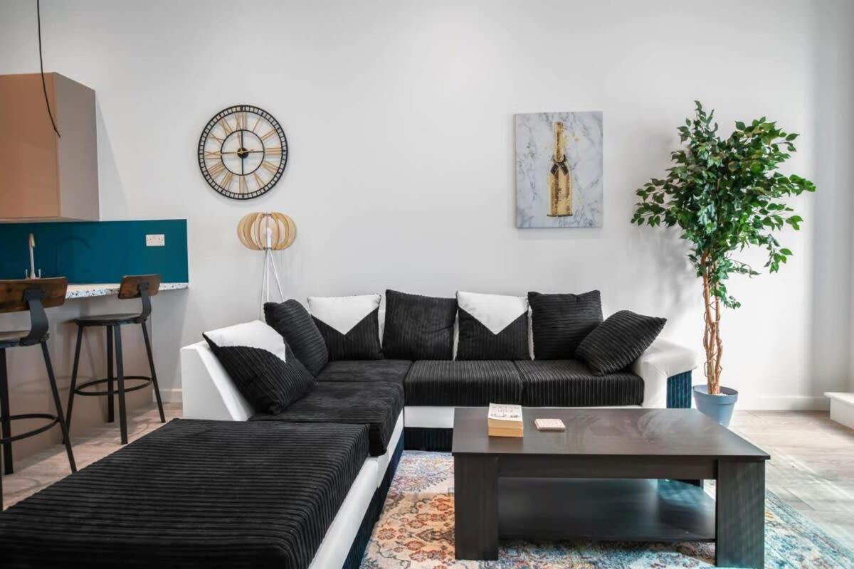 Contemporary 1 Bedroom In Woking