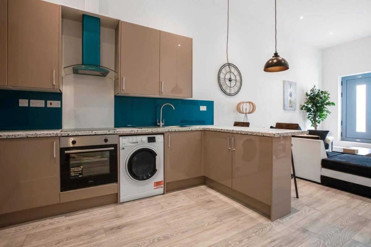 Apartment Contemporary 1 Bedroom In *