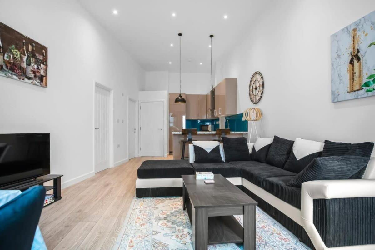 Contemporary 1 Bedroom In